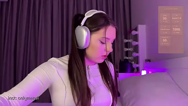 Snapshot of MENNDI chatting on January 29, 5:45 pm MENNDI online show from January 29, 5:45 pm