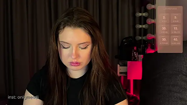 Snapshot of MENNDI chatting on February 8, 7:05 pm MENNDI online show from February 8, 7:05 pm