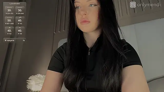 Snapshot of MENNDI chatting on October 15, 10:04 am MENNDI online show from October 15, 10:04 am