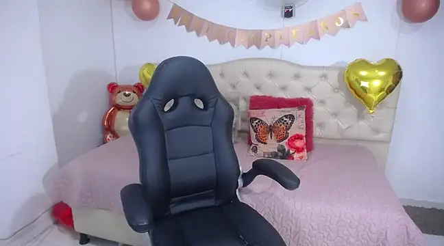 cristal horny19 online show from March 8, 3:06 am