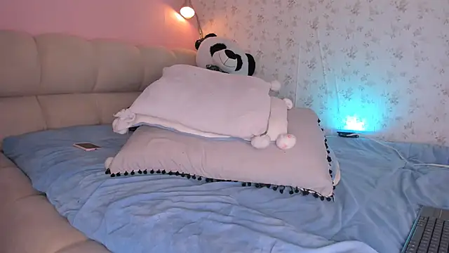 Snapshot of kitty_miaa chatting on February 25, 3:31 am kitty miaa online show from February 25, 3:31 am