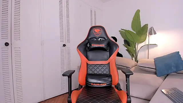 kitty miaa online show from March 12, 4:40 am