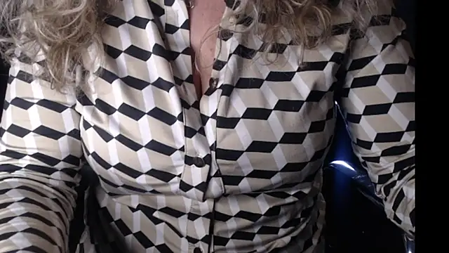Snapshot of JenniLowen chatting on January 10, 6:28 pm JenniLowen online show from January 10, 6:28 pm
