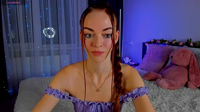 Undertheskin online show from February 1, 4:00 pm