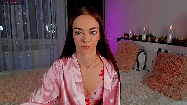 Undertheskin online show from March 15, 6:43 pm