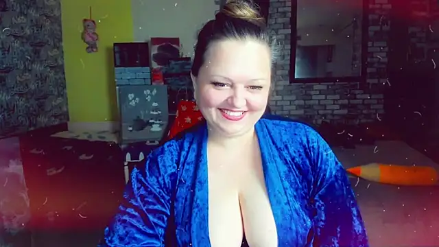 KlaraHoll online show from December 5, 8:33 pm