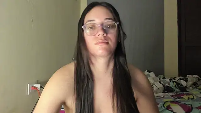 Snapshot of atenas_05_ chatting on June 12, 9:30 am atenas 05 online show from June 12, 9:30 am