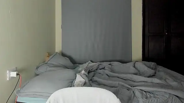 Snapshot of atenas_05_ chatting on June 22, 9:28 am atenas 05 online show from June 22, 9:28 am