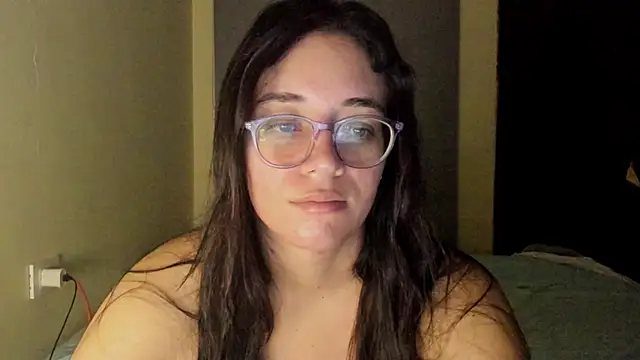 Snapshot of atenas_05_ chatting on June 24, 9:30 am atenas 05 online show from June 24, 9:30 am