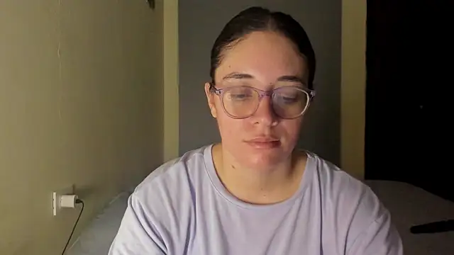 Snapshot of atenas_05_ chatting on June 29, 10:15 am atenas 05 online show from June 29, 10:15 am