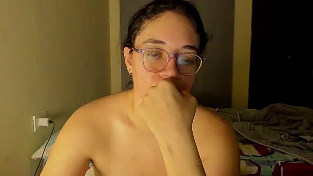 Snapshot of atenas_05_ chatting on July 2, 9:26 am atenas 05 online show from July 2, 9:26 am