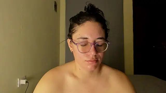 Snapshot of atenas_05_ chatting on July 3, 9:27 am atenas 05 online show from July 3, 9:27 am