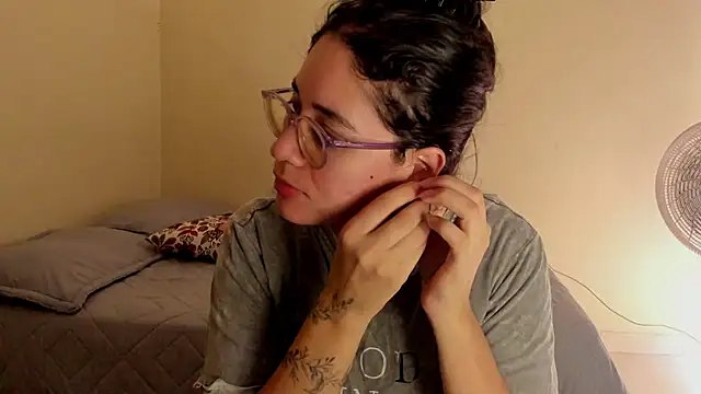 Snapshot of atenas_05_ chatting on July 5, 3:52 pm atenas 05 online show from July 5, 3:52 pm