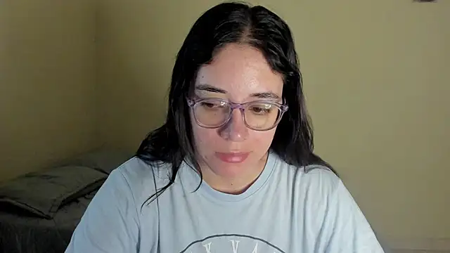 Snapshot of atenas_05_ chatting on July 10, 9:34 am atenas 05 online show from July 10, 9:34 am