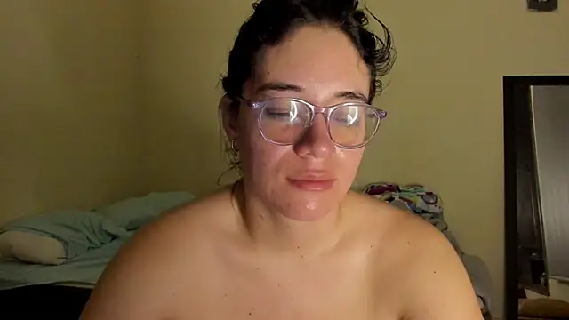 Snapshot of atenas_05_ chatting on July 18, 9:24 am atenas 05 online show from July 18, 9:24 am