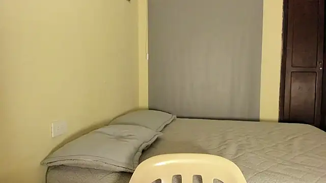 Snapshot of atenas_05_ chatting on July 24, 9:29 am atenas 05 online show from July 24, 9:29 am