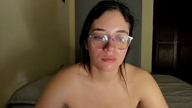 Snapshot of atenas_05_ chatting on July 25, 9:29 am atenas 05 online show from July 25, 9:29 am