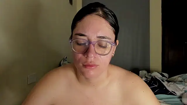 Snapshot of atenas_05_ chatting on July 31, 9:30 am atenas 05 online show from July 31, 9:30 am