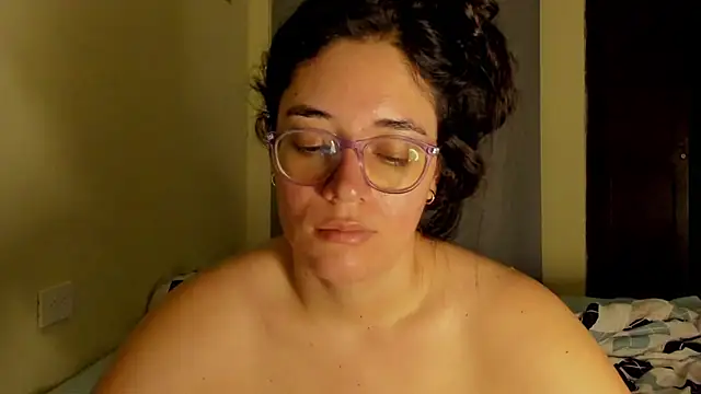 Snapshot of atenas_05_ chatting on August 3, 9:37 am atenas 05 online show from August 3, 9:37 am