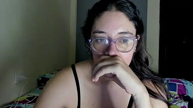 Snapshot of atenas_05_ chatting on August 5, 9:34 am atenas 05 online show from August 5, 9:34 am