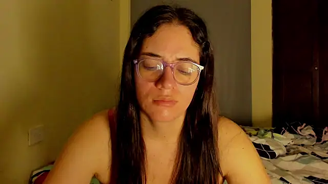 Snapshot of atenas_05_ chatting on August 7, 9:44 am atenas 05 online show from August 7, 9:44 am