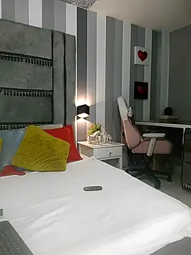 Julianewell online show from November 11, 12:38 pm