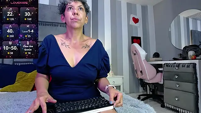 Julianewell online show from June 2, 12:18 pm