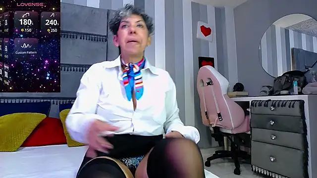Julianewell online show from June 9, 12:28 pm
