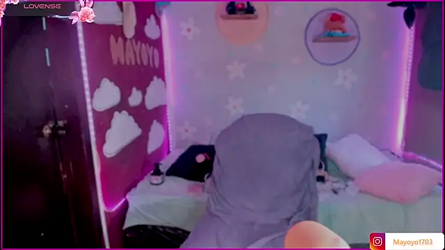 Snapshot of kiki_cavilll chatting on December 18, 2:45 pm kiki cavilll online show from December 18, 2:45 pm