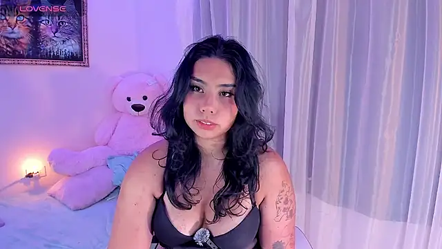 kiki cavilll online show from June 18, 12:00 am