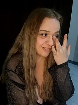 Snapshot of cansuozell chatting on October 25, 8:03 pm cansuozell online show from October 25, 8:03 pm