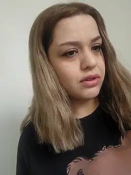 Snapshot of cansuozell chatting on November 6, 9:32 am cansuozell online show from November 6, 9:32 am