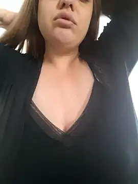 Snapshot of cansuozell chatting on November 22, 8:57 am cansuozell online show from November 22, 8:57 am