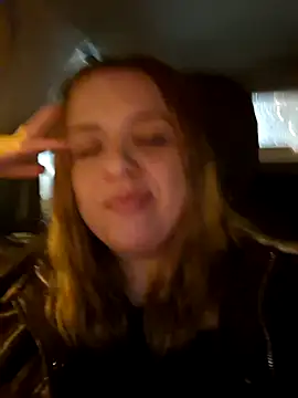 Snapshot of cansuozell chatting on November 25, 3:01 pm cansuozell online show from November 25, 3:01 pm