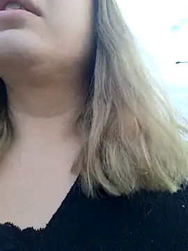 Snapshot of cansuozell chatting on November 26, 5:41 am cansuozell online show from November 26, 5:41 am