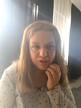 Snapshot of cansuozell chatting on December 14, 8:09 am cansuozell online show from December 14, 8:09 am