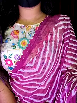 Snapshot of SexyAndHottie chatting on December 22, 2:39 am SexyAndHottie online show from December 22, 2:39 am