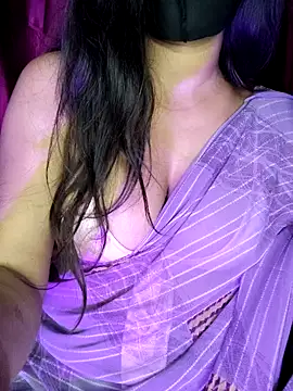 Snapshot of SexyAndHottie chatting on January 6, 5:41 am SexyAndHottie online show from January 6, 5:41 am