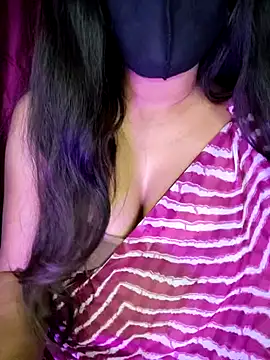 Snapshot of SexyAndHottie chatting on January 15, 6:12 am SexyAndHottie online show from January 15, 6:12 am