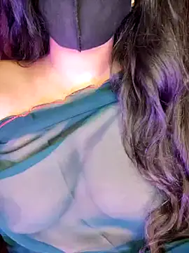 Snapshot of SexyAndHottie chatting on March 9, 9:24 am SexyAndHottie online show from March 9, 9:24 am