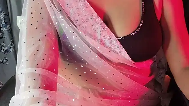 Snapshot of SexyAndHottie chatting on December 1, 5:18 pm SexyAndHottie online show from December 1, 5:18 pm