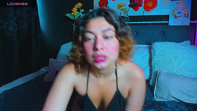 Snapshot of dulce_celeste15 chatting on January 3, 3:22 pm dulce celeste15 online show from January 3, 3:22 pm