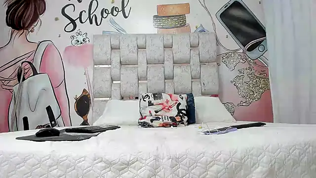 Snapshot of KOURTNEY-- chatting on January 11, 1:37 am KOURTNEY-- online show from January 11, 1:37 am