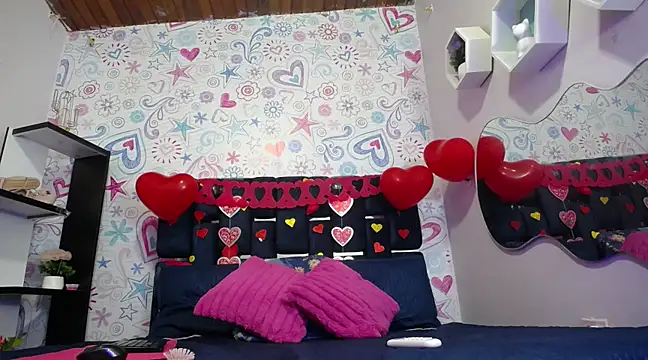 Snapshot of KOURTNEY-- chatting on February 18, 1:10 am KOURTNEY-- online show from February 18, 1:10 am