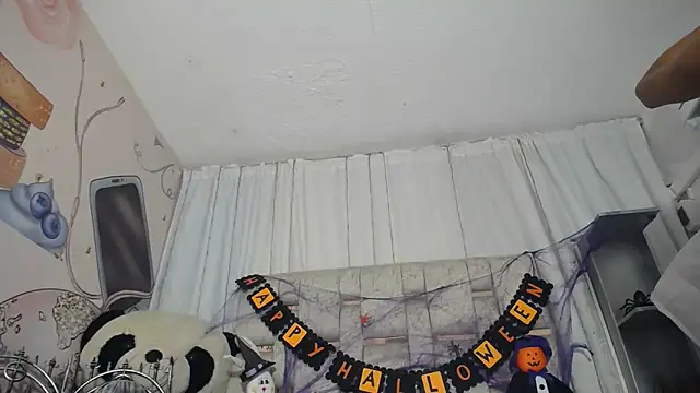 Snapshot of KOURTNEY-- chatting on October 11, 1:49 am KOURTNEY-- online show from October 11, 1:49 am
