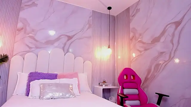 Snapshot of Carohorny4u chatting on October 4, 12:14 pm Carohorny4u online show from October 4, 12:14 pm