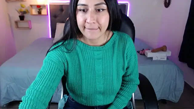 mia aira online show from February 5, 8:25 pm