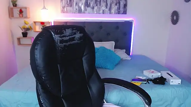 mia aira online show from February 7, 8:42 pm