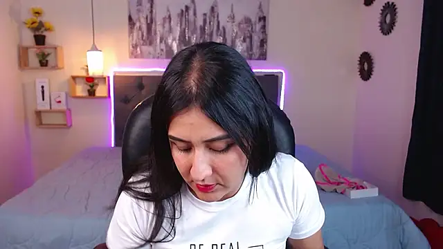 mia aira online show from February 17, 8:15 pm