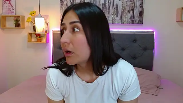 mia aira online show from September 17, 3:35 pm